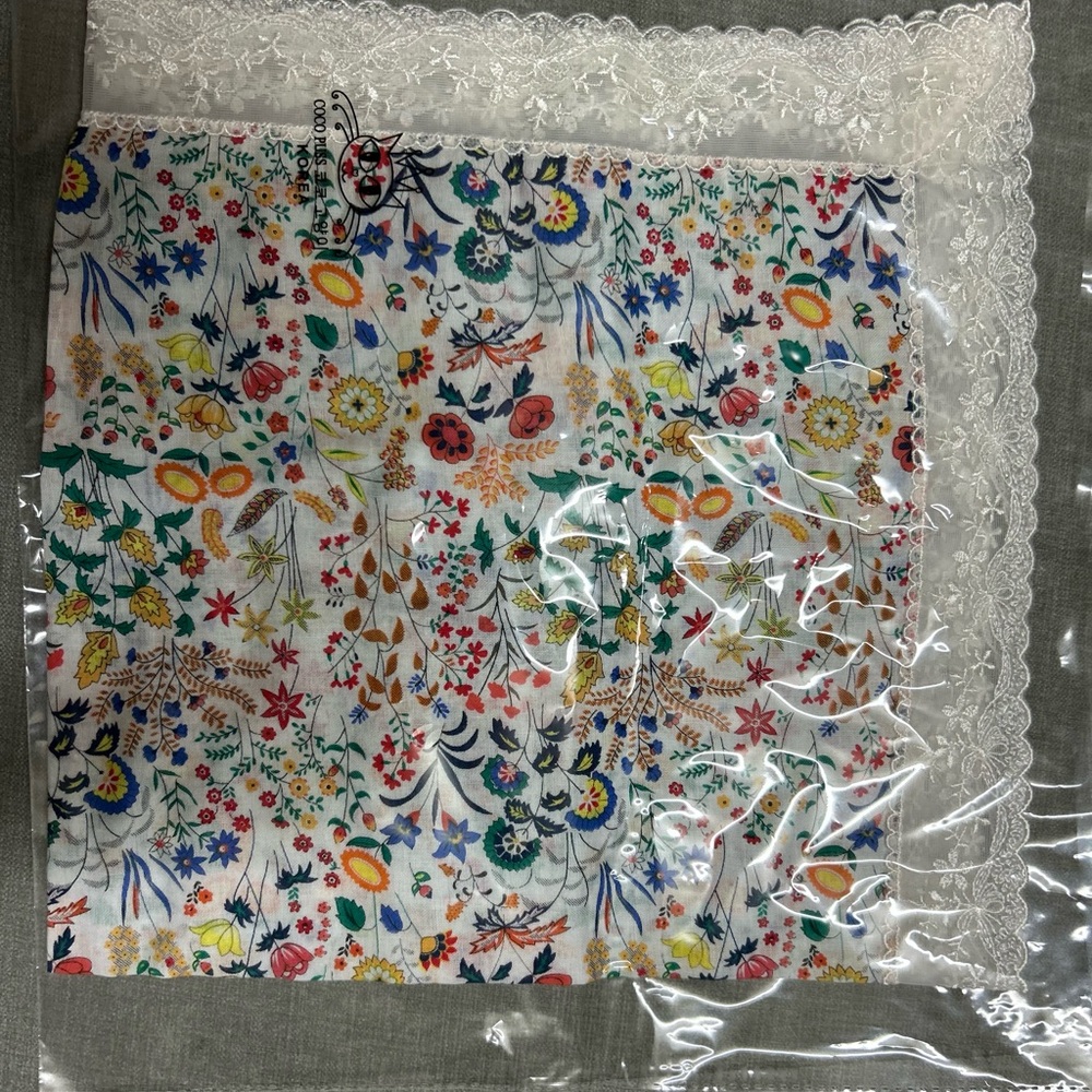 Floral Patterned Scarf with Lace Trim - Picture 3 of 3